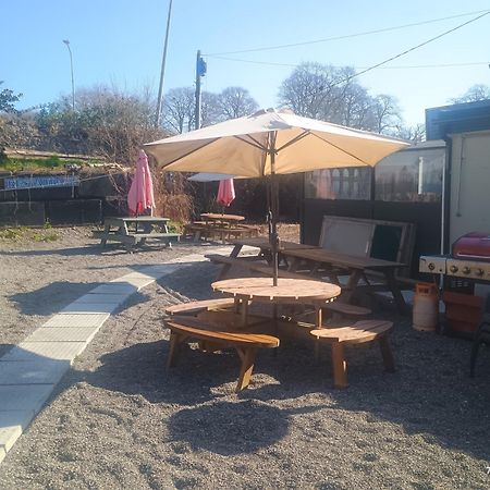 Matty'S Pub - Apartment'S カーロー エクステリア 写真