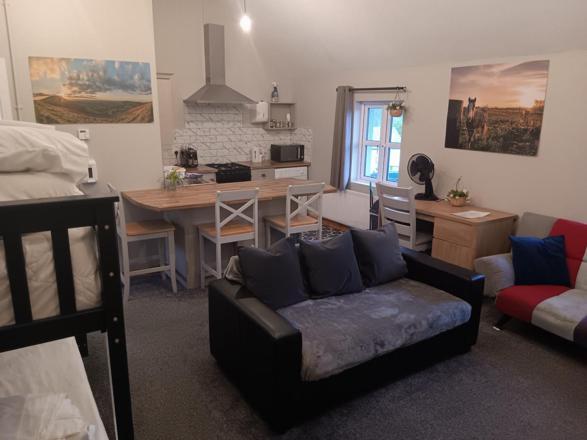 Matty'S Pub - Apartment'S カーロー エクステリア 写真